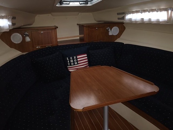 Marex 290 Suncruiser Volvo Penta KAD300/DP-G 4 of 5