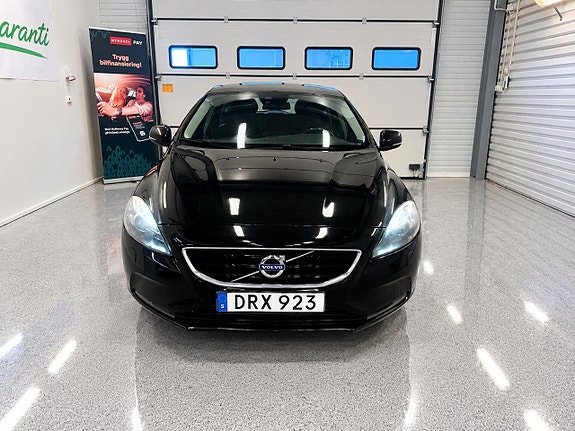 Volvo V40 3 of 13