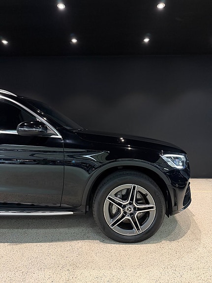 Mercedes-Benz GLC300 de 5 of 16