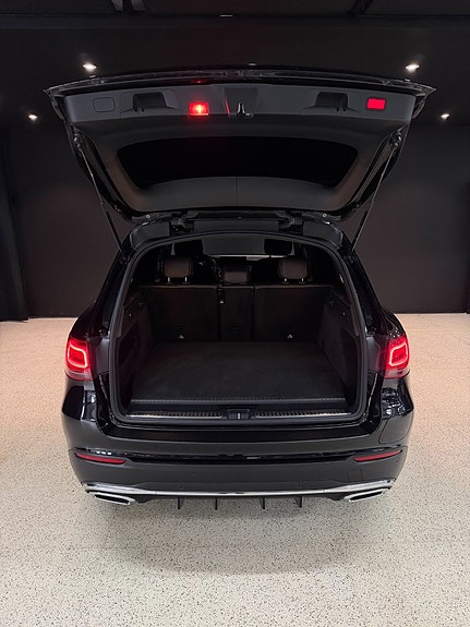 Mercedes-Benz GLC300 de 8 of 16