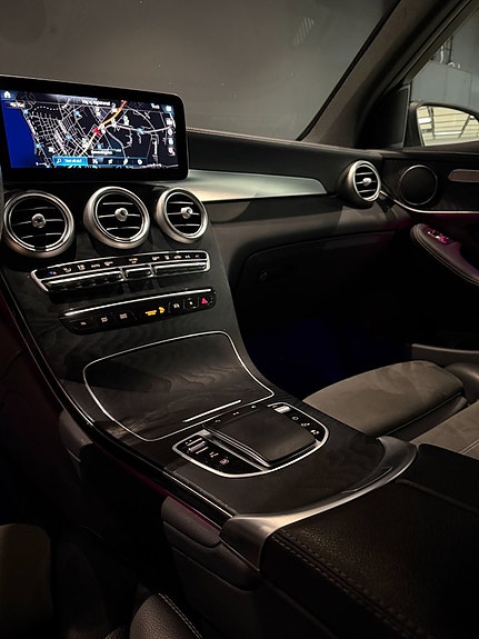 Mercedes-Benz GLC300 de 13 of 16