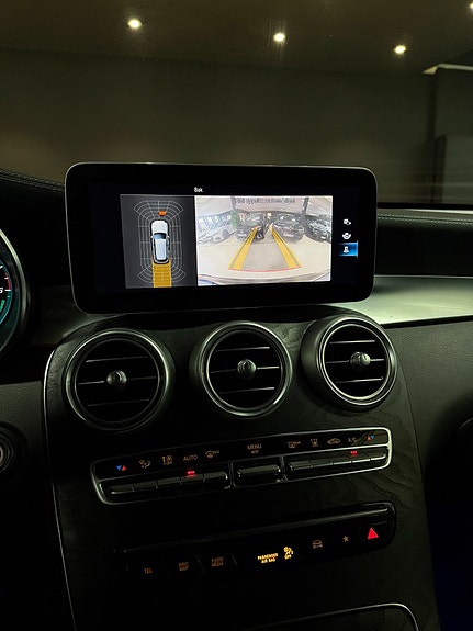 Mercedes-Benz GLC300 de 14 of 16