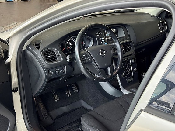 Volvo V40 9 of 19