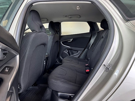 Volvo V40 14 of 19