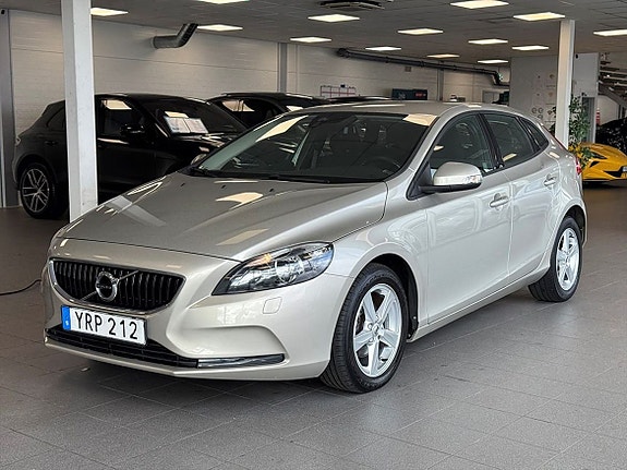 Volvo V40 6 of 19
