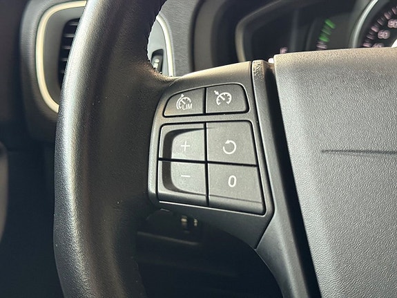 Volvo V40 15 of 19