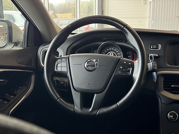 Volvo V40 11 of 19
