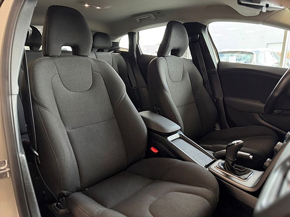 Volvo V40 12 of 19