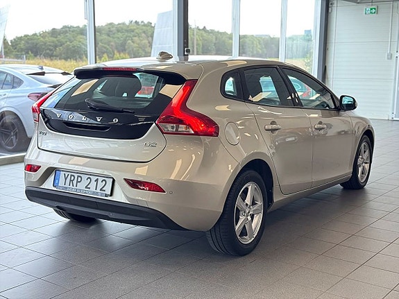 Volvo V40 3 of 19