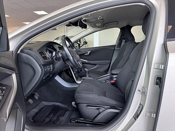 Volvo V40 8 of 19