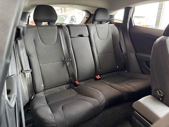 Volvo V40 13 of 19