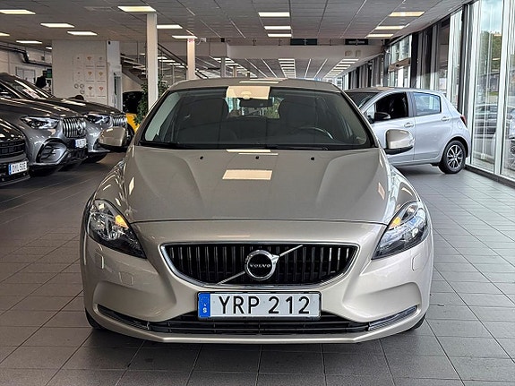 Volvo V40 7 of 19