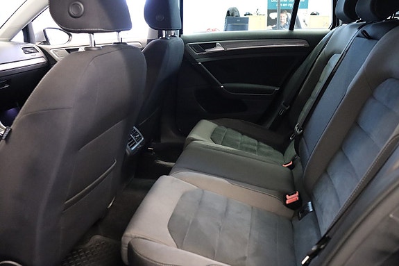 Volkswagen Golf Alltrack 13 of 17