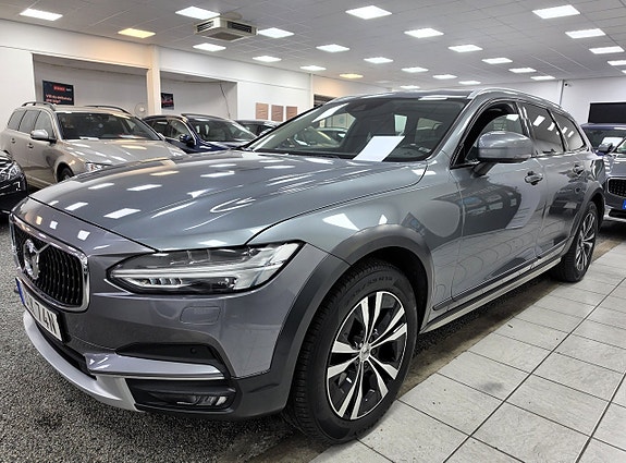 Volvo V90 Cross Country 2 of 21