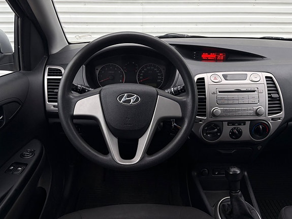 Hyundai i20 8 of 14