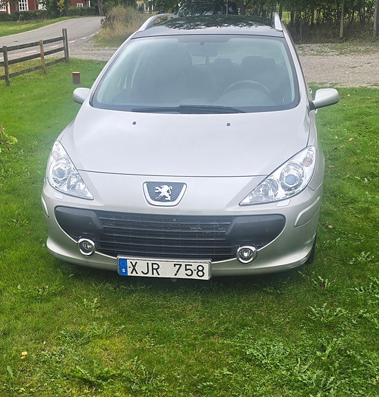 Peugeot 307 SW 2 of 9