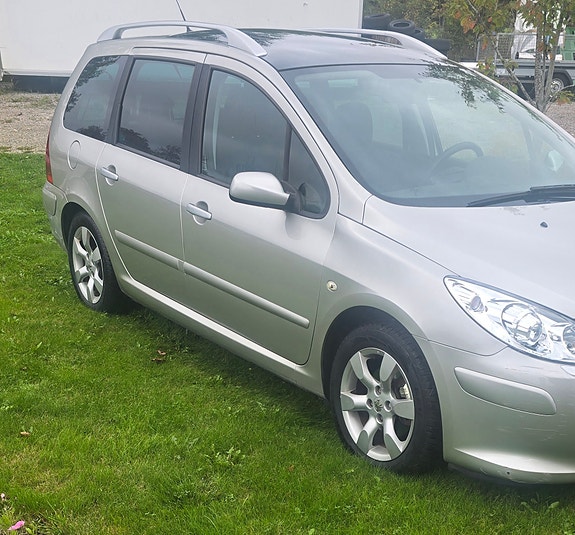 Peugeot 307 SW 3 of 9