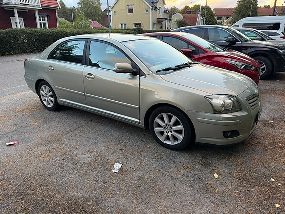 Toyota Avensis 4 of 6