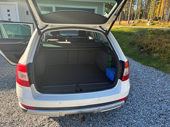 Skoda Octavia Scout 4 of 5