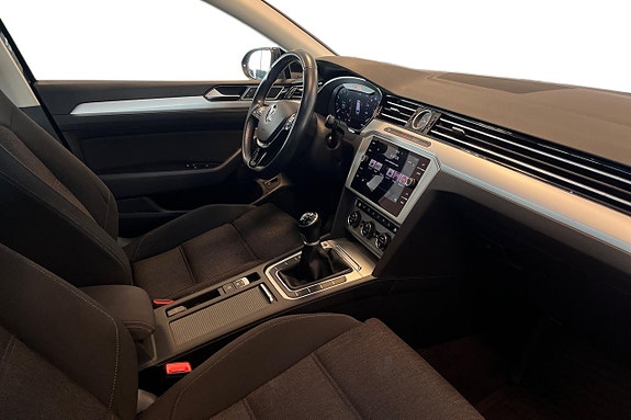 Volkswagen Passat 22 of 27