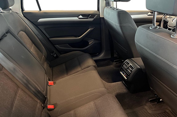 Volkswagen Passat 23 of 27
