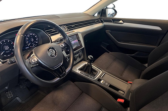 Volkswagen Passat 12 of 27