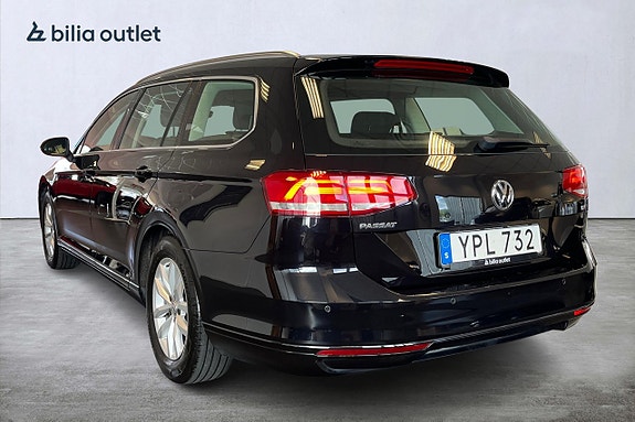 Volkswagen Passat 4 of 27