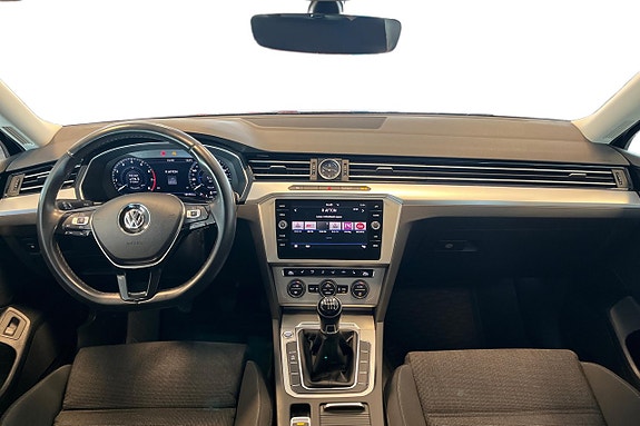 Volkswagen Passat 13 of 27
