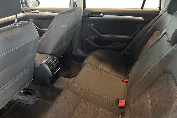 Volkswagen Passat 24 of 27