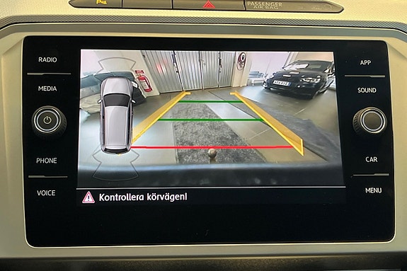 Volkswagen Passat 19 of 27