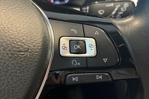 Volkswagen Passat 16 of 27