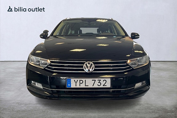 Volkswagen Passat 9 of 27