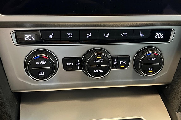 Volkswagen Passat 21 of 27