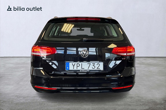 Volkswagen Passat 5 of 27
