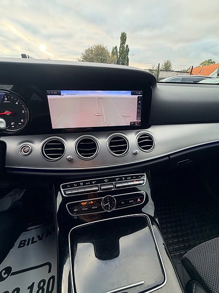 Mercedes-Benz E 220 d 17 of 21