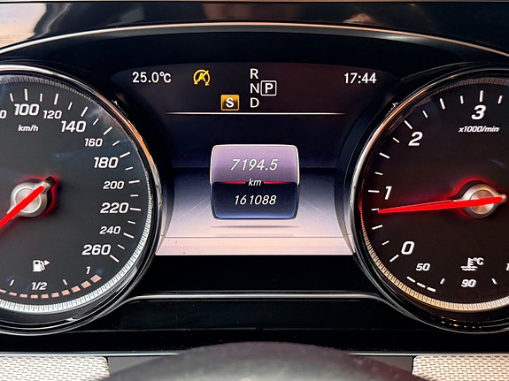 Mercedes-Benz E 220 d 21 of 21