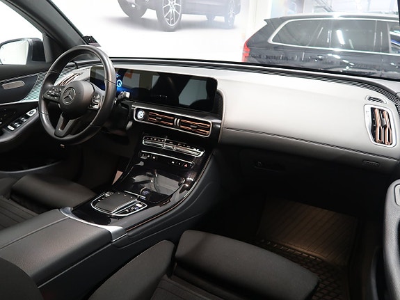 Mercedes-Benz EQC400 19 of 30