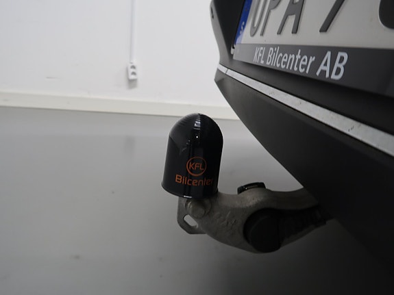 Mercedes-Benz EQC400 14 of 30