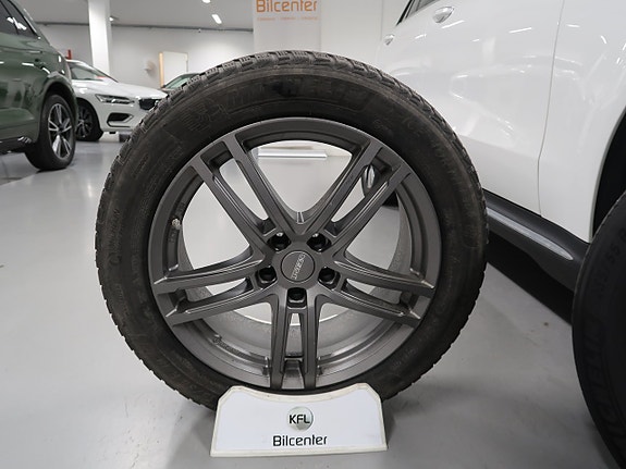 Mercedes-Benz EQC400 13 of 30