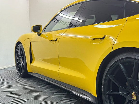 Porsche Taycan GTS 5 of 23