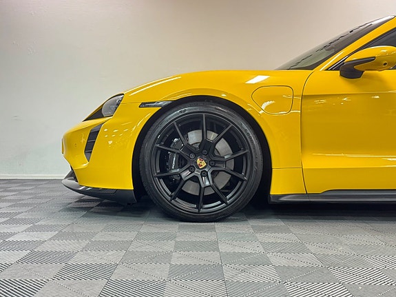 Porsche Taycan GTS 19 of 23