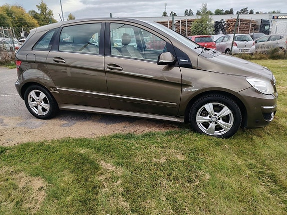 Mercedes-Benz B170 2 of 21