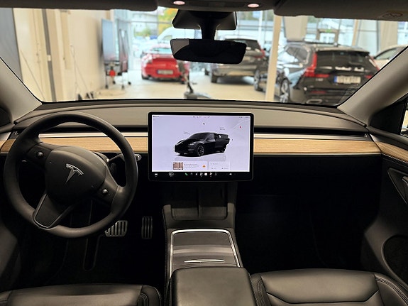 Tesla Model Y 9 of 23