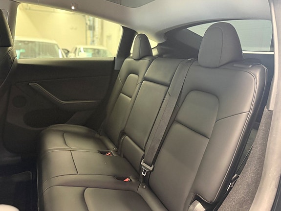 Tesla Model Y 19 of 23