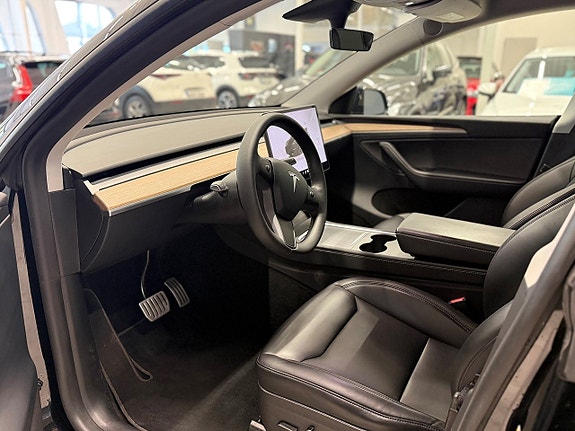 Tesla Model Y 11 of 23