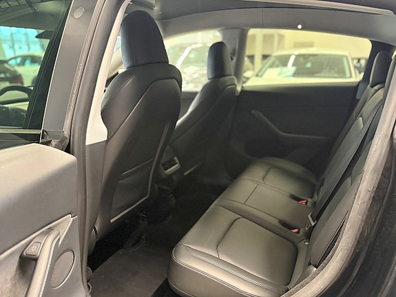 Tesla Model Y 18 of 23