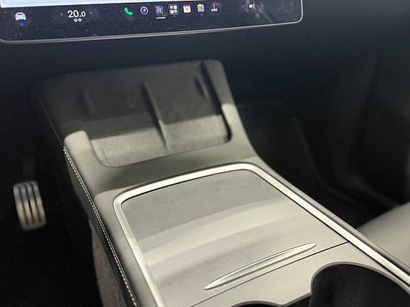 Tesla Model Y 21 of 23