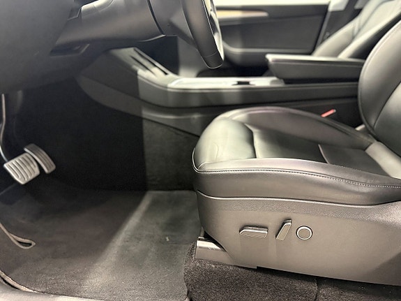 Tesla Model Y 13 of 23