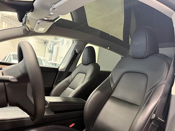 Tesla Model Y 12 of 23