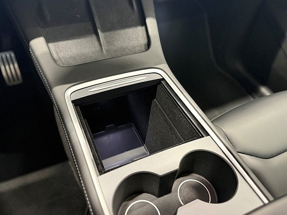 Tesla Model Y 20 of 23